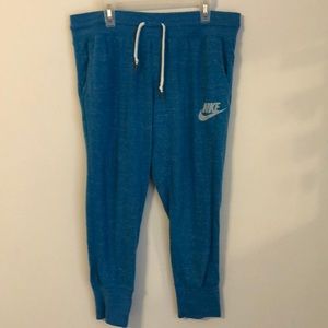 Nike jogger capris